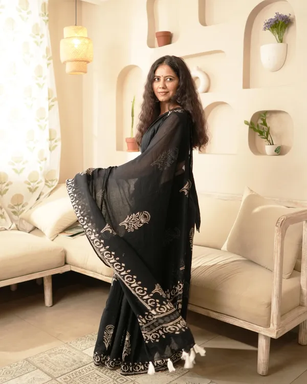 Multicolour_Cotton_Lotus_Butta_Hblock_Print_Moonga_Saree_With_Tassels_For_Women